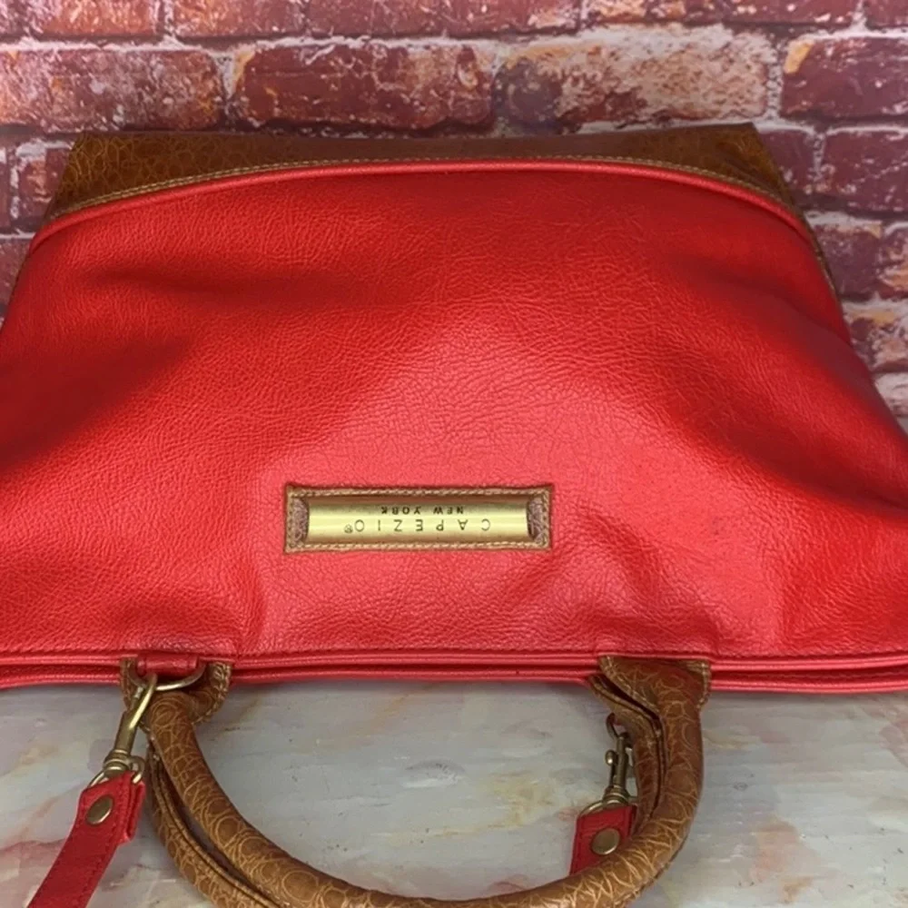 Vintage Y2K Capezio Cherry Red Large Convertible Crossbody Bag - Picture 7 of 12